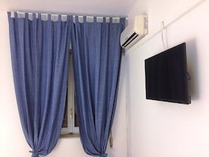 3 bedrooms, bed sheets