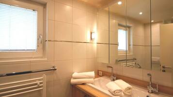 Apartment | Bathroom