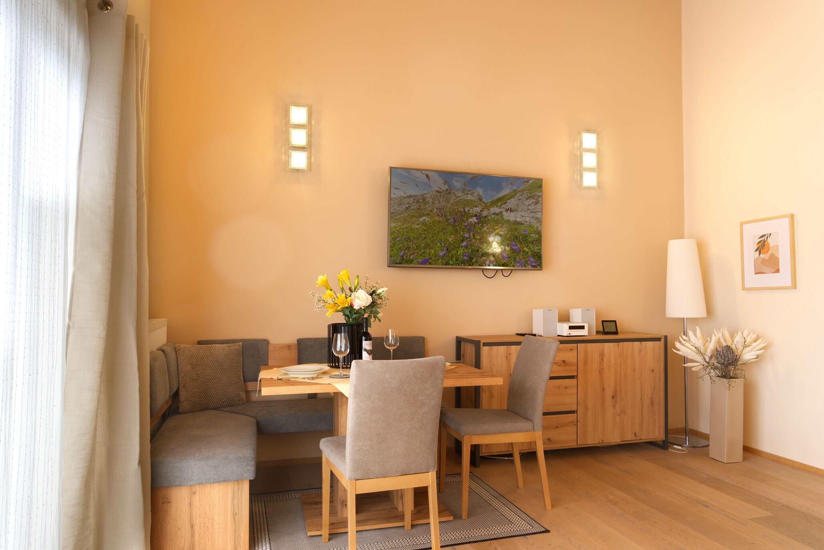 Apartment | Dining