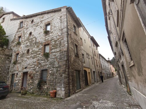 Rustic Holiday Home in Cantiano near Center