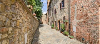 Varna Charm: Tuscan Getaway