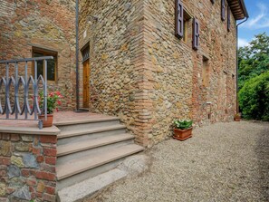 House | Reception