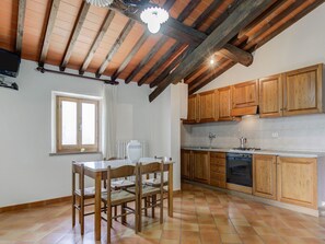House | Private kitchen | High chair - Varna Charm: Tuscan Getaway (Gambassi Terme)