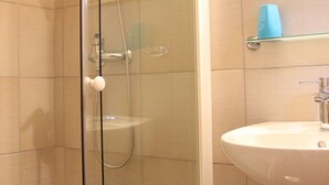 Shower dan handuk