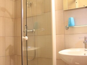 Shower, towels - Lovely Apartment in Bohinjska Bistrica With Barbecue (Bohinj)