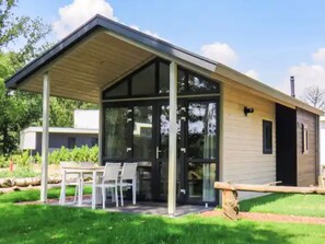 Chalet | Property grounds - Cozy Tiny House, gas Fireplace, Near Maastricht (Susteren)