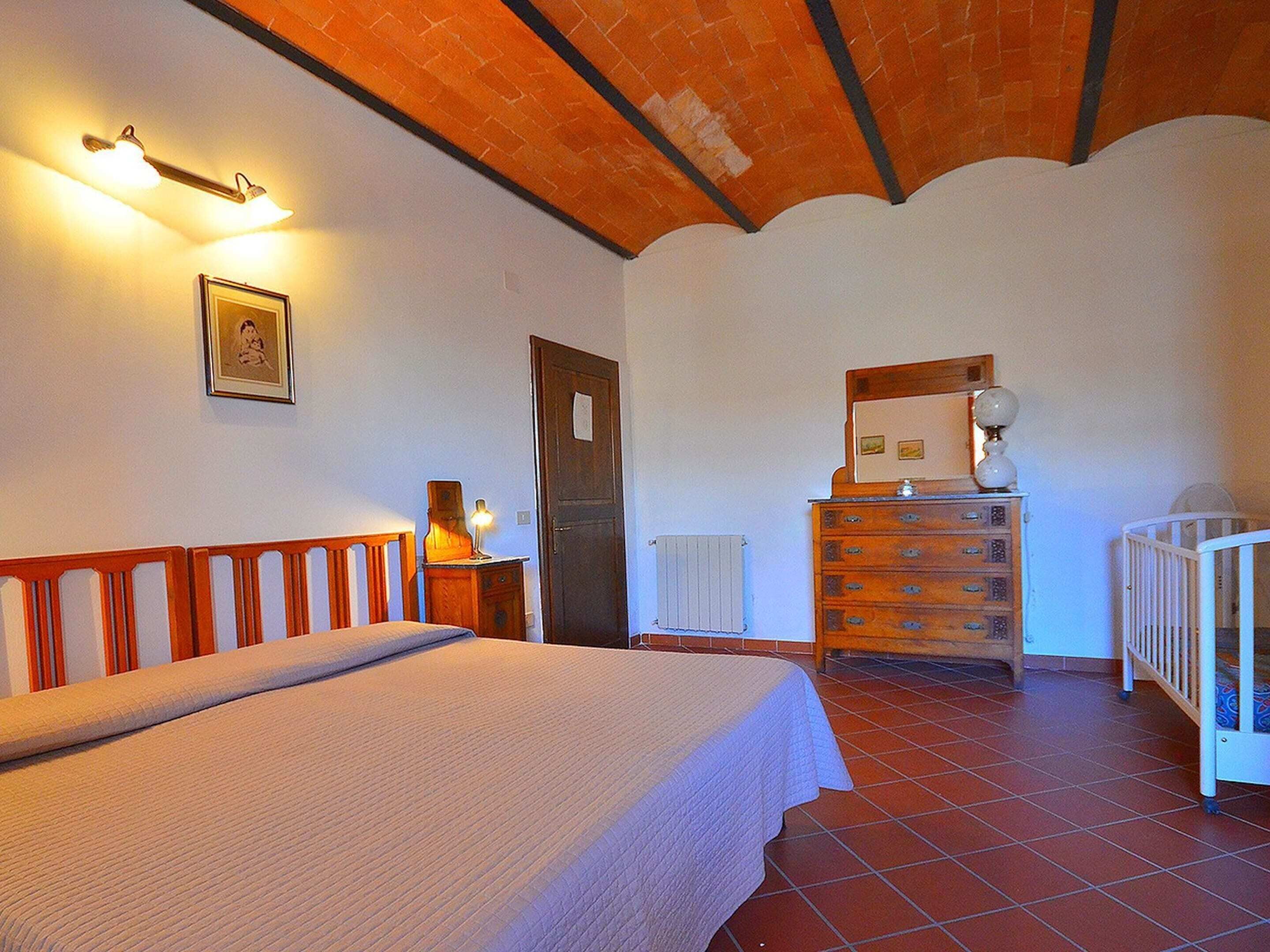 House | 1 bedroom, individually furnished, bed sheets