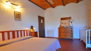 House | 1 bedroom, individually furnished, bed sheets