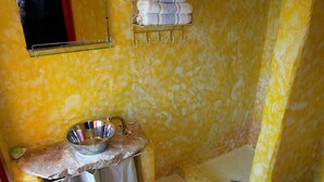 Combined shower/bathtub, towels - Authentic House With Pool & sea View Surrounded by Amazing Nature (Vinodol)