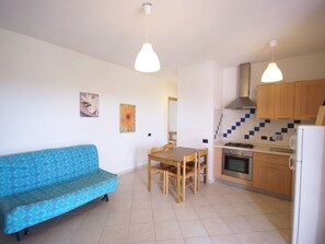 Fridge, oven - Cozy Apartment With a Nice Balcony or Terrace on the Coast (Piombino)