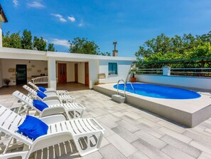 Pool - Nice Holiday Home in Drivenik With Terrace (Vinodol)