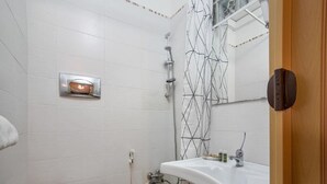 Apartment | Bathroom