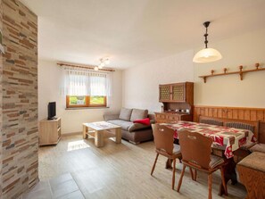 Living room - Ideal Holiday Home in Wutha-Farnroda near City Center (Wutha-Farnroda)