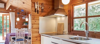 Cozy Coastal Cottage Retreat-by Traum