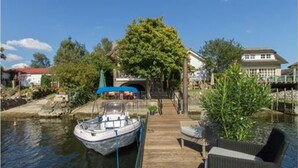 Exterior - Waterfront Holiday Home in Veen With Terrace and Lake View (Veen)