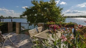 Balcony - Waterfront Holiday Home in Veen With Terrace and Lake View (Veen)