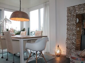 Dining - Waterfront Holiday Home in Veen With Terrace and Lake View (Veen)
