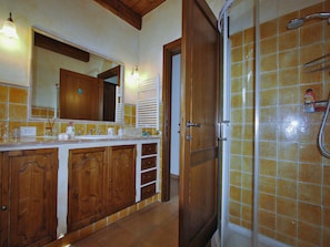 Shower, towels