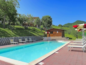 Outdoor pool - Belvilla by OYO Casalelucy (Pergola)