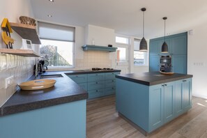 Private kitchen - Holiday Home for 8 near Seaside Resort of Oostkapelle-Vrouwenpolder (Serooskerke)