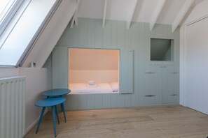 4 bedrooms, bed sheets - Holiday Home for 8 near Seaside Resort of Oostkapelle-Vrouwenpolder (Serooskerke)