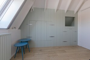 4 bedrooms, bed sheets - Holiday Home for 8 near Seaside Resort of Oostkapelle-Vrouwenpolder (Serooskerke)