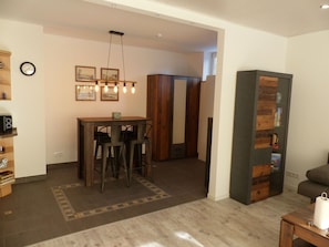 Dining - Wonderful Apartment in Wuppertal Next to University (Wuppertal)