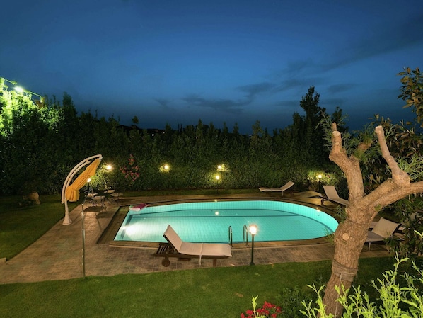 Indoor pool, outdoor pool