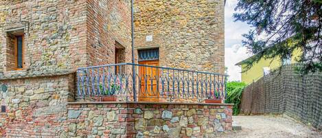 House | Balcony