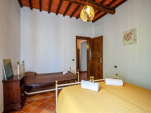 House | 3 bedrooms, individually furnished, bed sheets