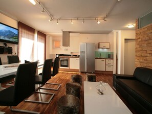 Dining - Sophisticated Apartment in Zell am See With Sauna (Zell am See)