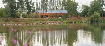 Idyllic Lakeside Cottage