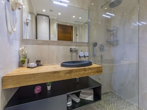 Bathroom - Luxury Apartment With Private Swimming Pool, Near the Beach (Crikvenica)