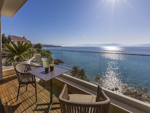 Balcony - Luxury Apartment With Private Swimming Pool, Near the Beach (Crikvenica)