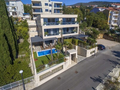 Luxury Apartment With Private Swimming Pool, Near the Beach