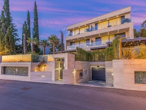 Exterior - Luxury Apartment With Private Swimming Pool, Near the Beach (Crikvenica)