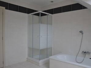 Βίλα | Μπάνιο | Ντουζιέρα