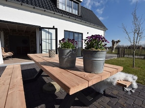 Balcony - Serene Holiday Home in Nieuwvliet With Garden (Nieuwvliet)