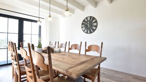 Dining - Serene Holiday Home in Nieuwvliet With Garden (Nieuwvliet)