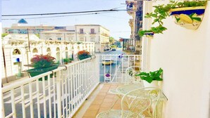 Unclassified image, 3 of 21, button - Homey Apartment in Siracusa With Balcony (Syracuse)