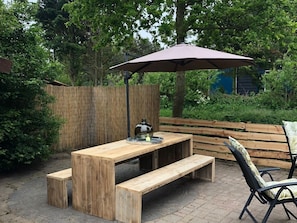 Balcony - Cozy Chalet with Dishwasher near Wadden Sea (Hippolytushoef)