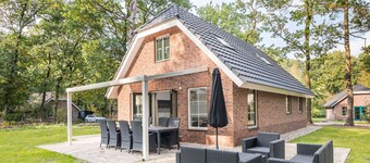Luxurious Villa With sun Shower, in a Wooded Area