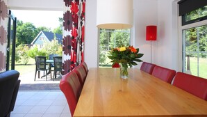 Dining - Luxurious Villa With sun Shower, in a Wooded Area (Hooghalen)
