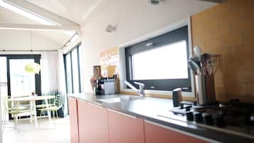 Bungalow | Private kitchen | High chair