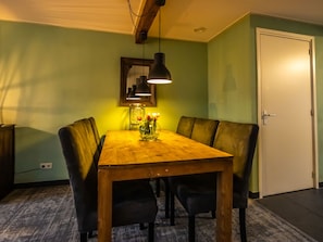 Fridge, microwave, dishwasher, coffee/tea maker - Superb Holiday Home on a Mini Campsite Near the Beach (Vrouwenpolder)