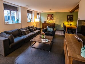 Living room - Superb Holiday Home on a Mini Campsite Near the Beach (Vrouwenpolder)