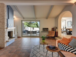 ヴィラ | リビング エリア | テレビ