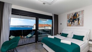 Unclassified image, 4 of 28, button - Exceptional Villa with Pool & Amazing Roof Terrace with Hot Tub & Sea View (Crikvenica)