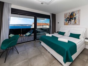 Villa - Exceptional Villa with Pool & Amazing Roof Terrace with Hot Tub & Sea View (Crikvenica)