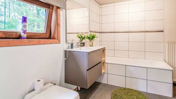 Combined shower/tub
